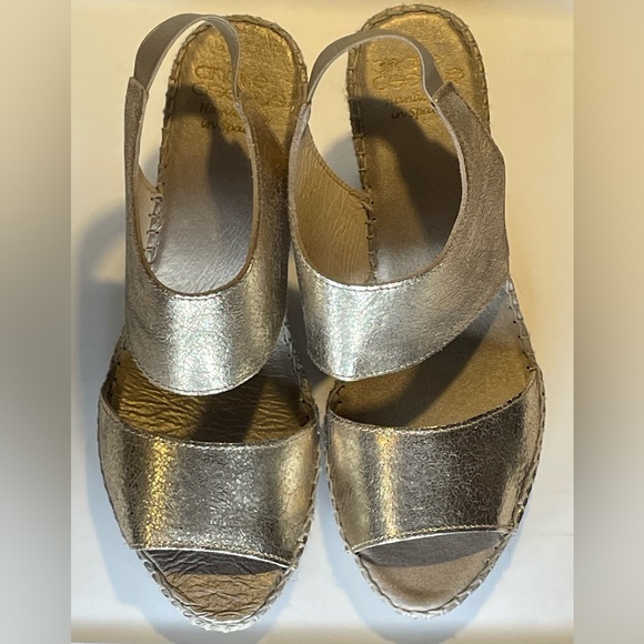 Andre Assous Metallic Platinum Rebecca Espadrille Platform Wedge Sandals - Picture 2 of 14